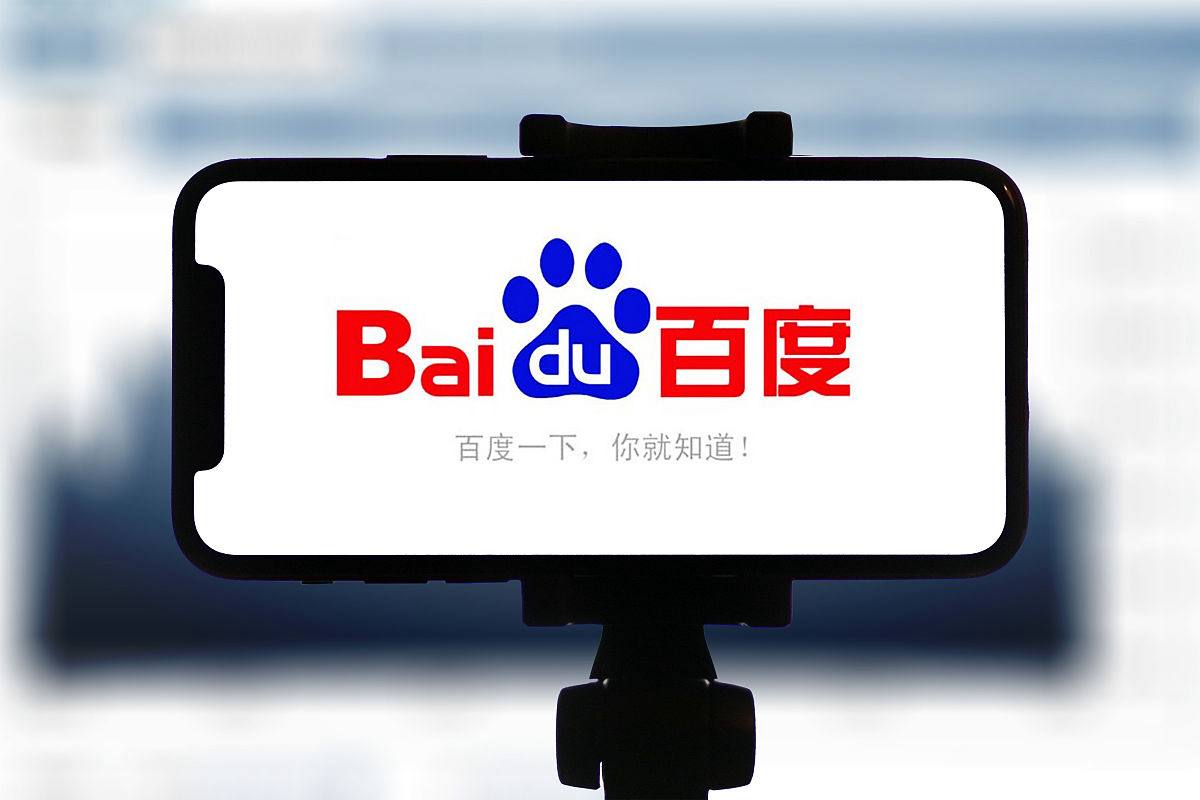 珠峰暴雪向导一人一狗带超百人撤离